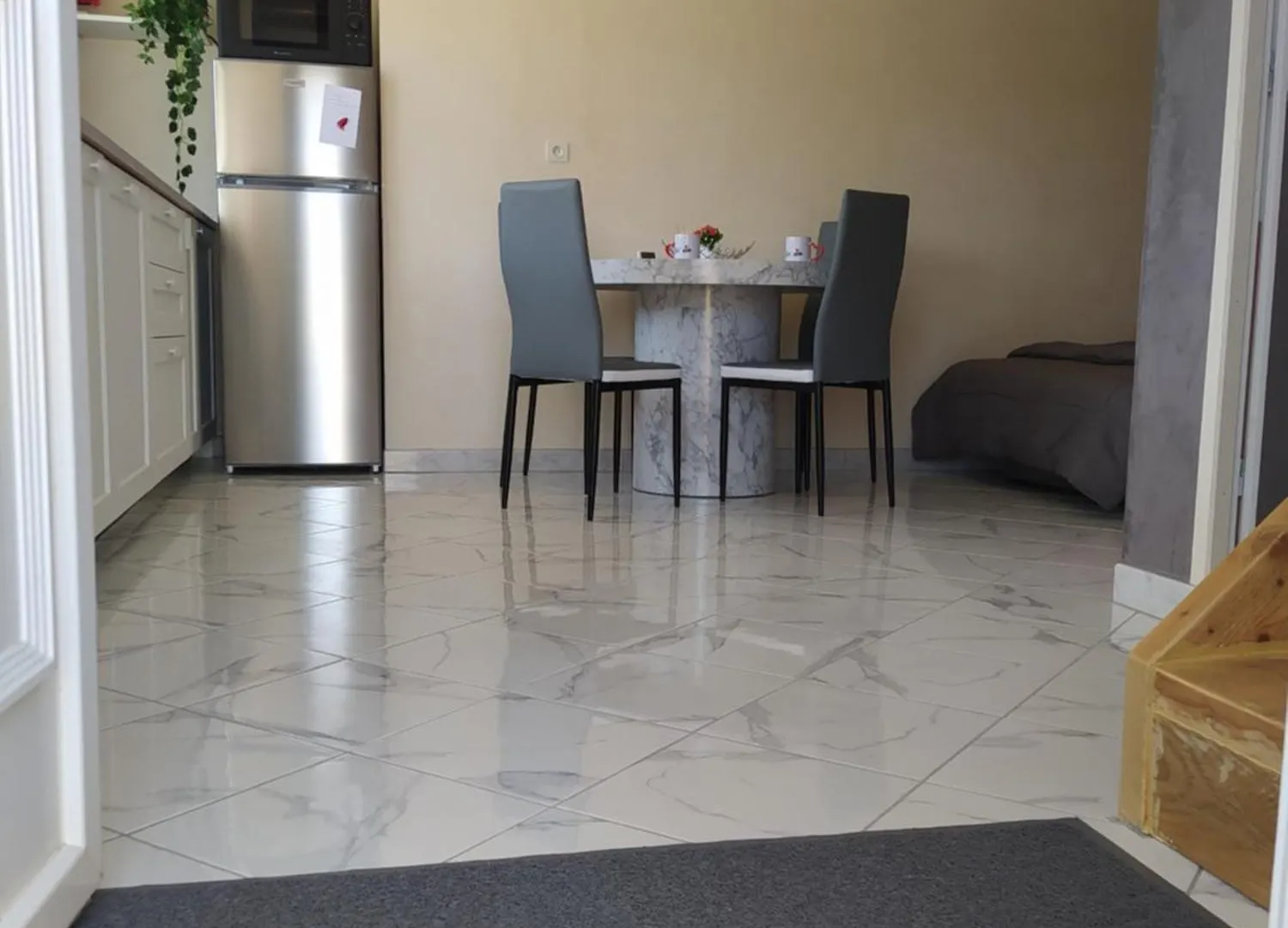 Studio Cosy Avec Terrasse Et Jacuzzi A Disposition De Mai A Aout Rians  Apartment