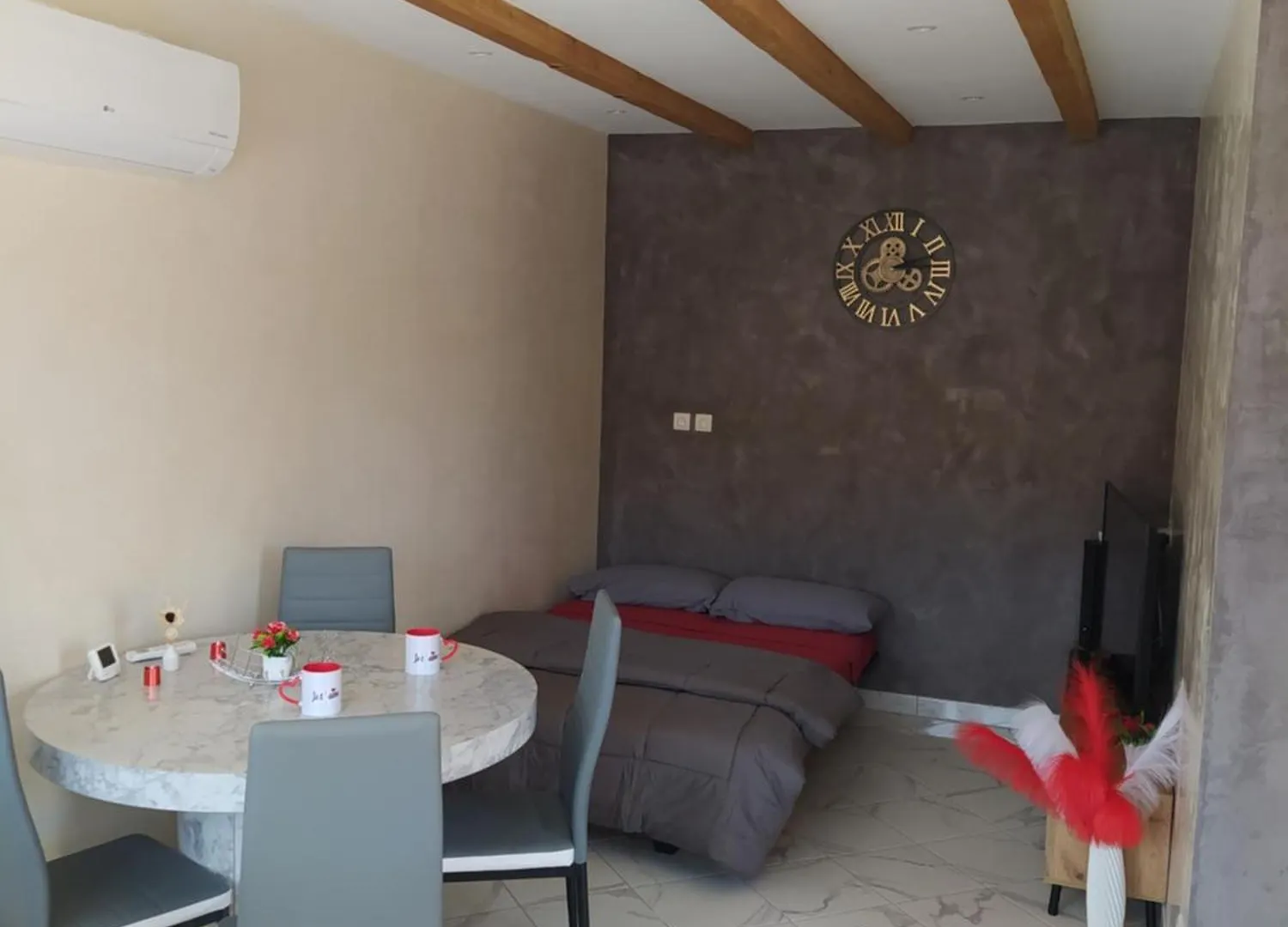 Studio Cosy Avec Terrasse Et Jacuzzi A Disposition De Mai A Aout Rians