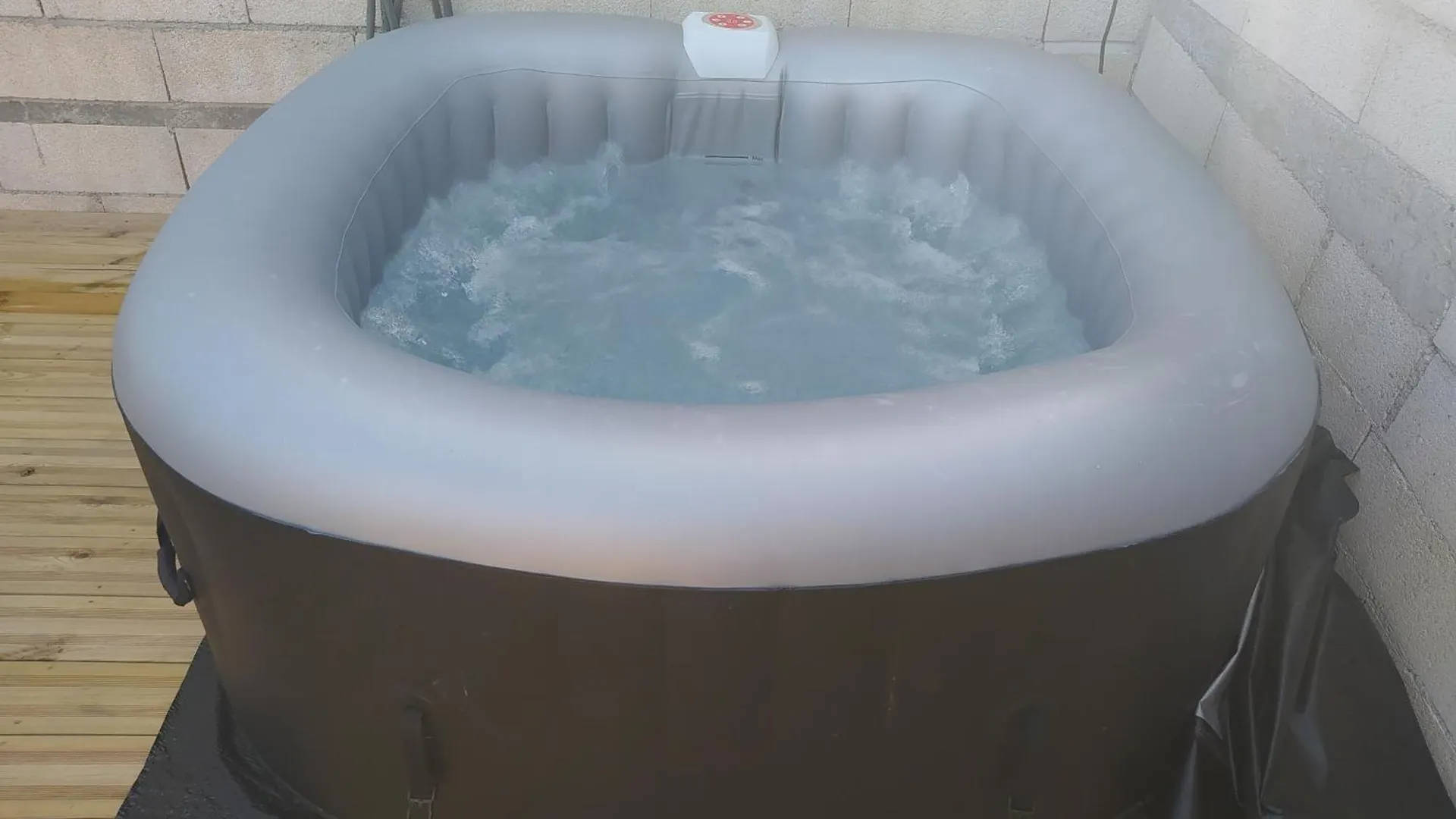 Studio Cosy Avec Terrasse Et Jacuzzi A Disposition De Mai A Aout Rians  Apartment Rians (Var)
