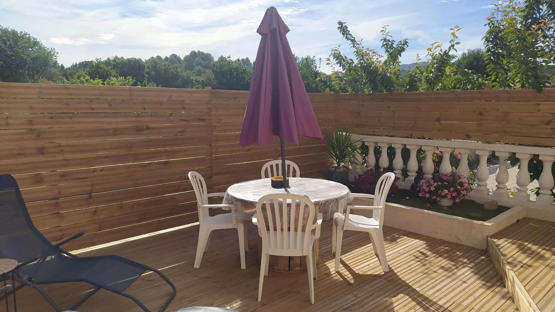 Studio Cosy Avec Terrasse Et Jacuzzi A Disposition De Mai A Aout Rians  Apartment Rians (Var)