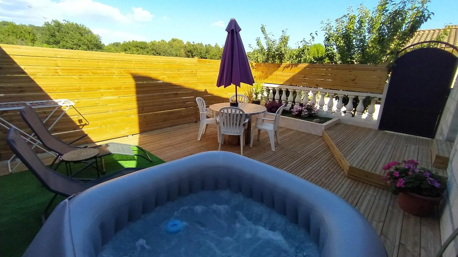 Studio Cosy Avec Terrasse Et Jacuzzi A Disposition De Mai A Aout Rians  0*, Rians (Var) France