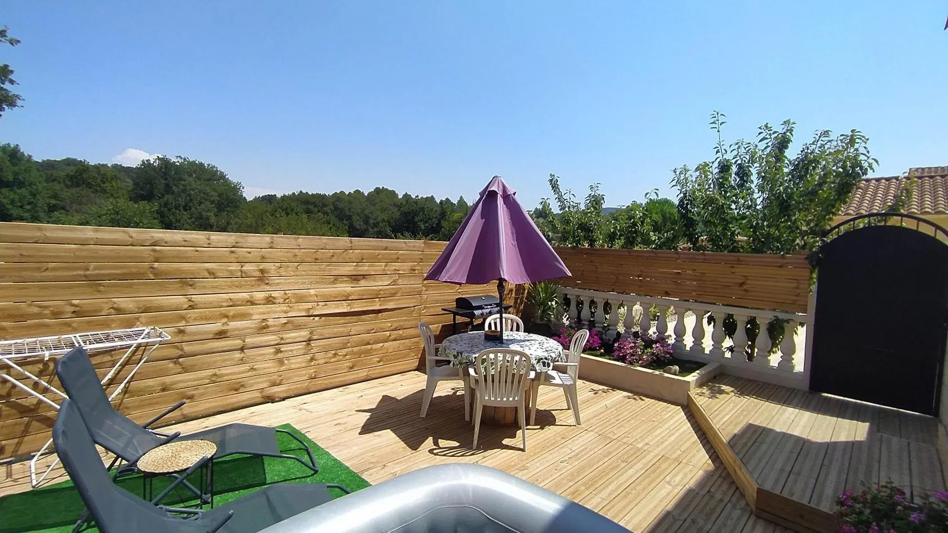 Studio Cosy Avec Terrasse Et Jacuzzi A Disposition De Mai A Aout contacts